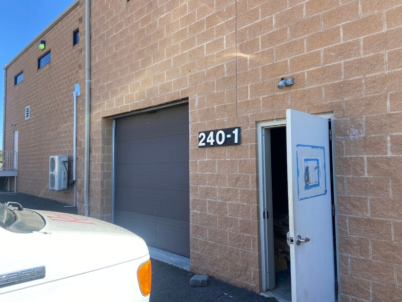 More Photos Of 240-254 Airport Rd, Winchester Light Distribution For Sale