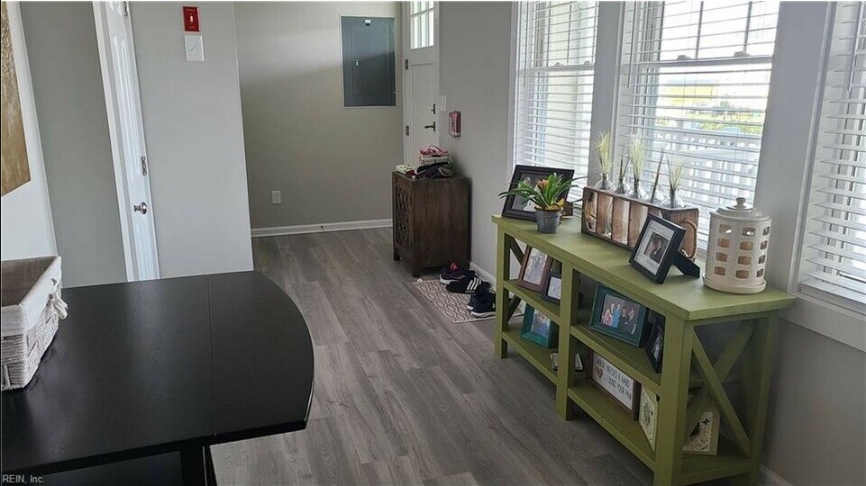More Photos Of 9650 Shore Dr, Norfolk Veterinarian Kennel For Sale