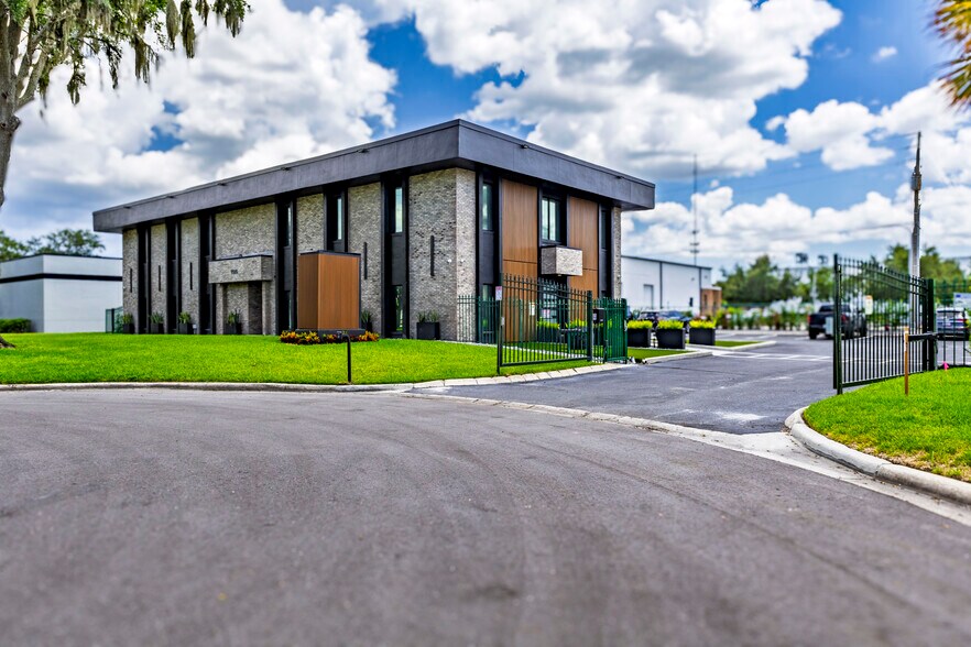 More Photos Of 7335 Lake Ellenor Dr, Orlando Office For Sale