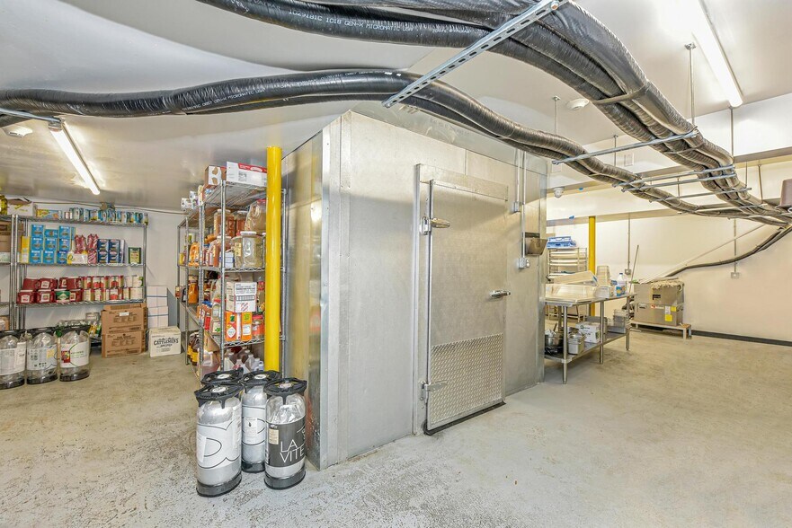 More Photos Of 9095 Sound Ave, Mattituck Restaurant For Sale