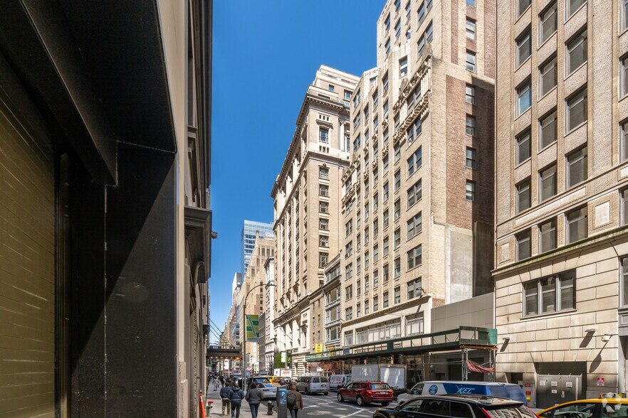 More Photos Of 25 W 39th St, New York Loft Creative Space For Lease