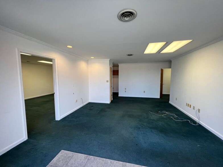 More Photos Of 230-236 Thomas More Pky, Crestview Hills Medical For Lease