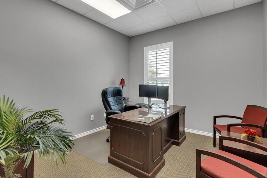 More Photos Of 501 E 7th St, Odessa Office For Sale
