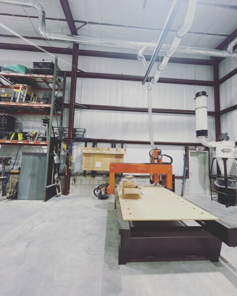 More Photos Of 410 Live Pine Cir, Apopka Warehouse For Lease