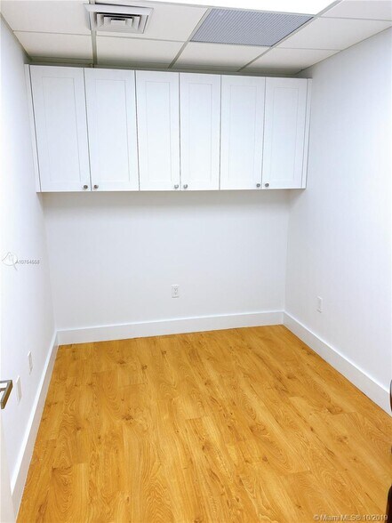 More Photos Of 1110 Brickell Ave, Miami Office For Sale