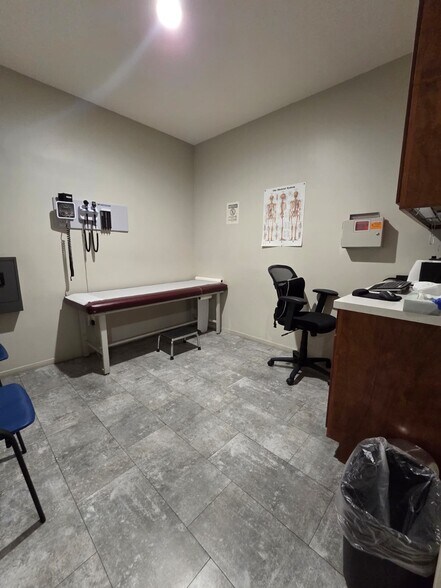 More Photos Of 4219-4221 S Alameda St, Los Angeles Office For Lease