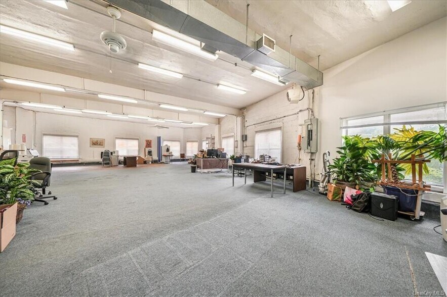 More Photos Of 179 Lindsey Ave, Buchanan Storefront Retail Office For Sale