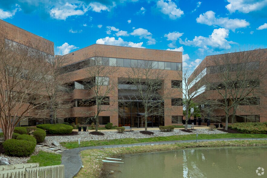 More Photos Of 1604 Spring Hill Rd, Vienna Office For Lease