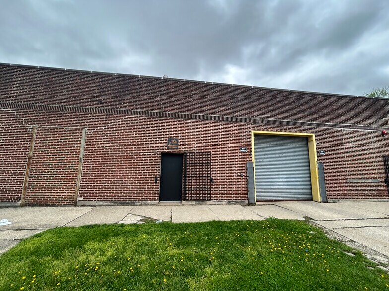 More Photos Of 3033 W Ohio St, Chicago Warehouse For Lease