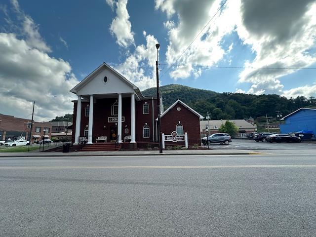 More Photos Of 205 W Kentucky Ave, Pineville Funeral Home For Sale