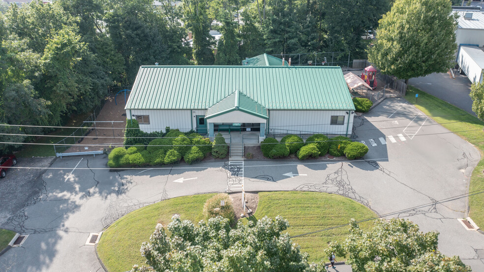 Primary Photo Of 94 Old State Rd, Brookfield Daycare Center For Sale