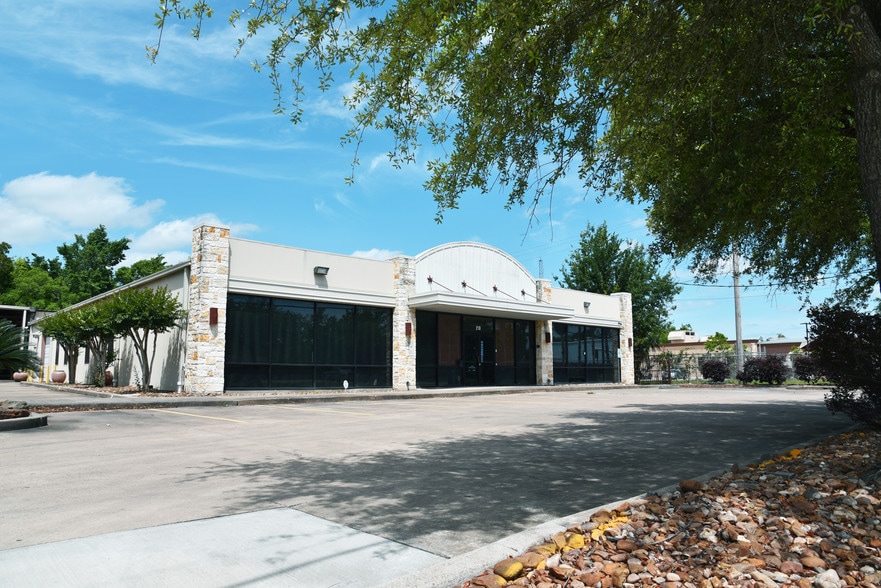 More Photos Of 210 Brand Ln, Stafford Warehouse For Lease