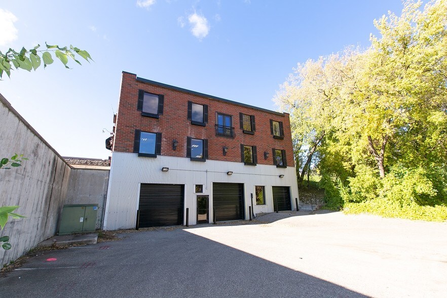 More Photos Of 2040 N Ferry St, Anoka Office For Sale