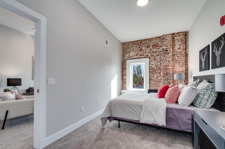 More Photos Of 300 S Logan St, Denver Apartments For Lease