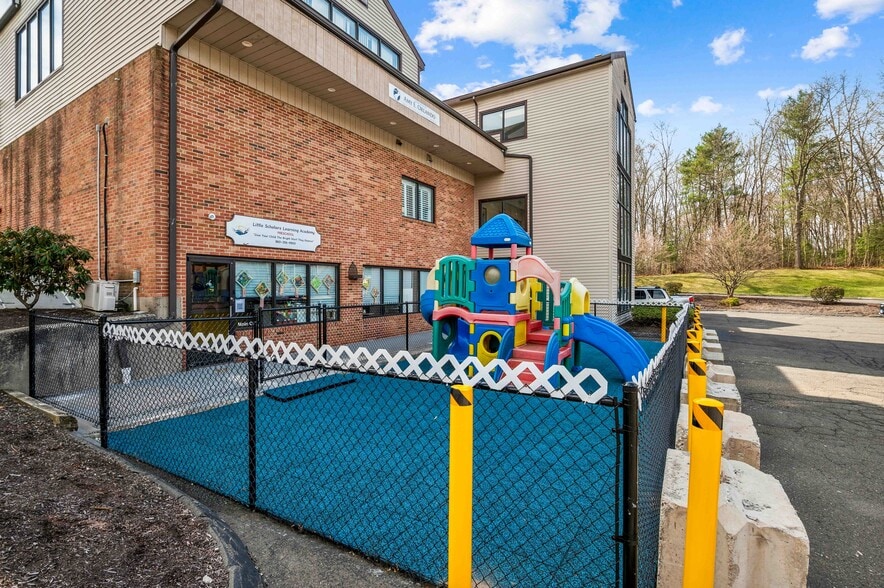 More Photos Of 17 Farmington Ave, Plainville General Retail For Sale