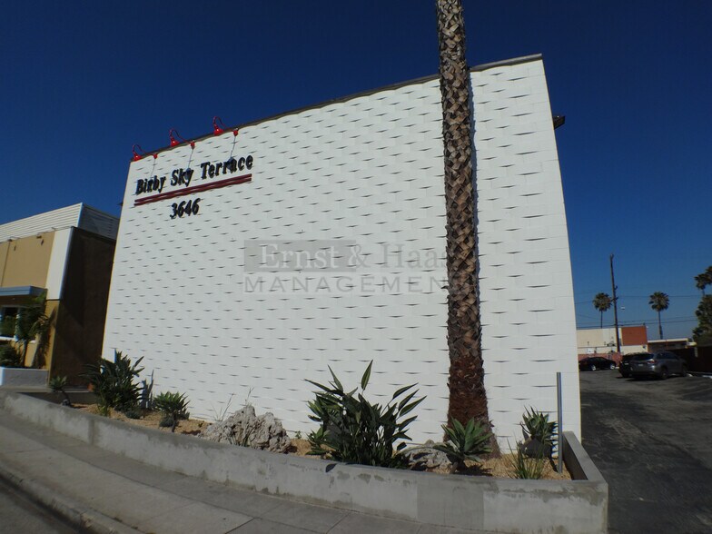 More Photos Of 3646 Long Beach Blvd, Long Beach Loft Creative Space For Lease
