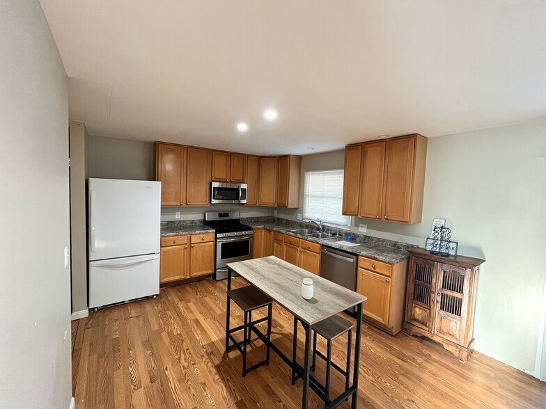 More Photos Of 260 Calumet St, Oswego Office For Sale