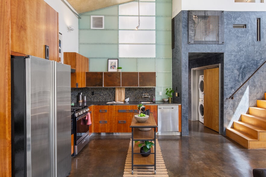 More Photos Of 755-757 Folger Ave, Berkeley Office For Sale