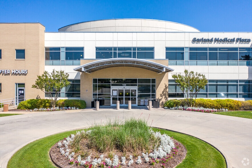 More Photos Of 7150 N President George Bush Tpke, Garland Medical For Lease