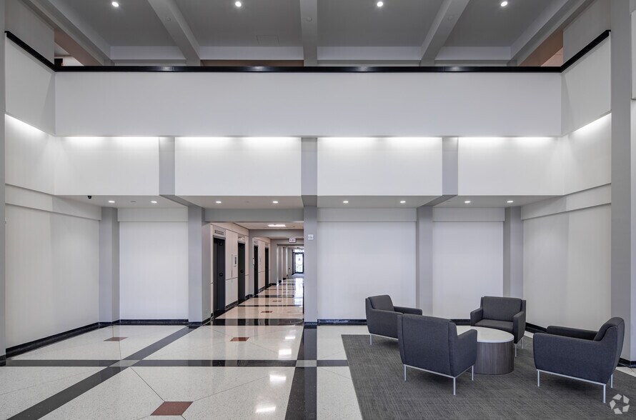 More Photos Of 3701 Algonquin Rd, Rolling Meadows Office For Sale