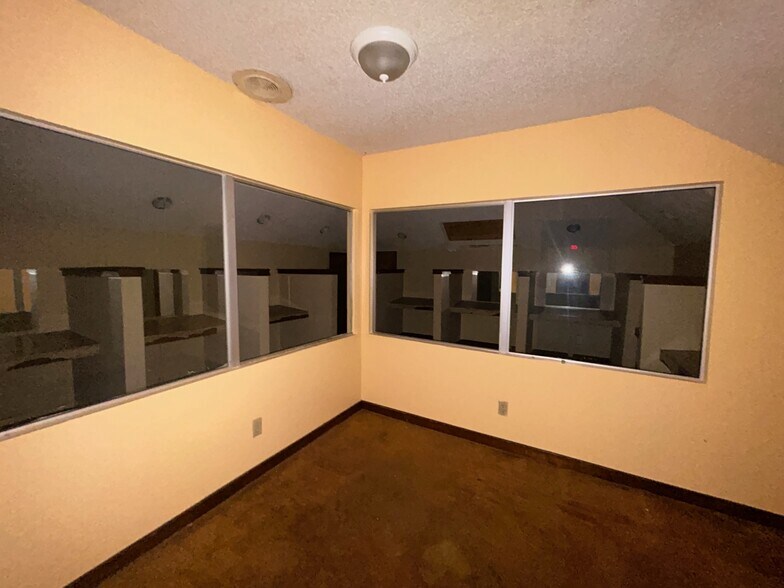 More Photos Of 7555 Morley St, Houston Office Residential For Sale