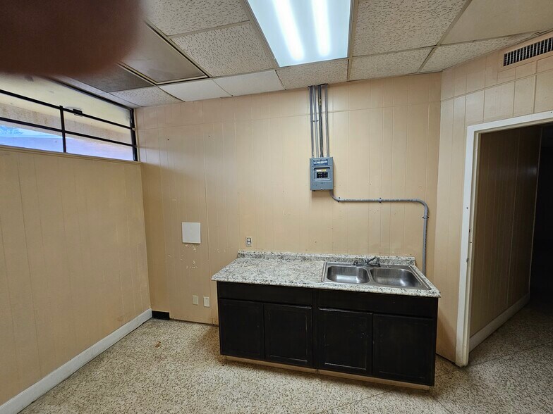 More Photos Of 8300 Homestead Rd, Houston Office For Sale