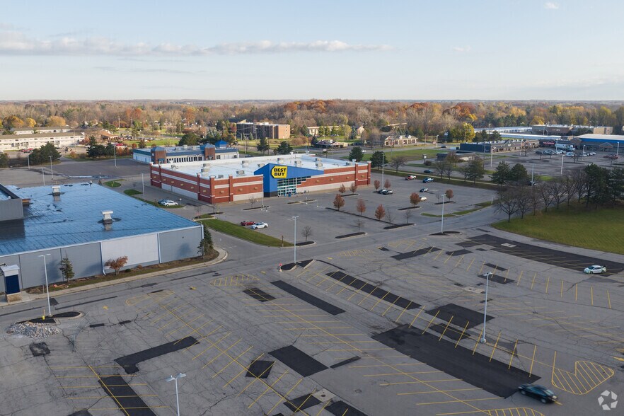 More Photos Of 5216 W Saginaw Hwy, Lansing Freestanding For Lease