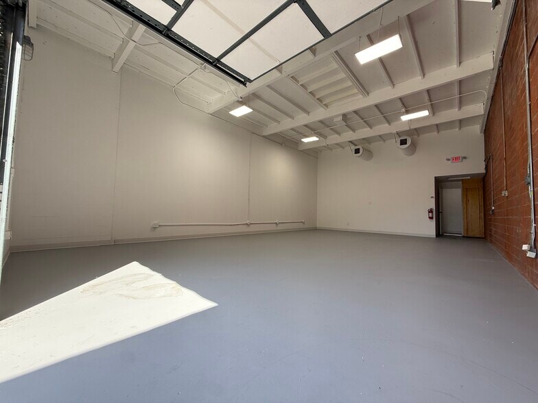 More Photos Of 1551 16th St, Santa Monica Manufacturing For Lease