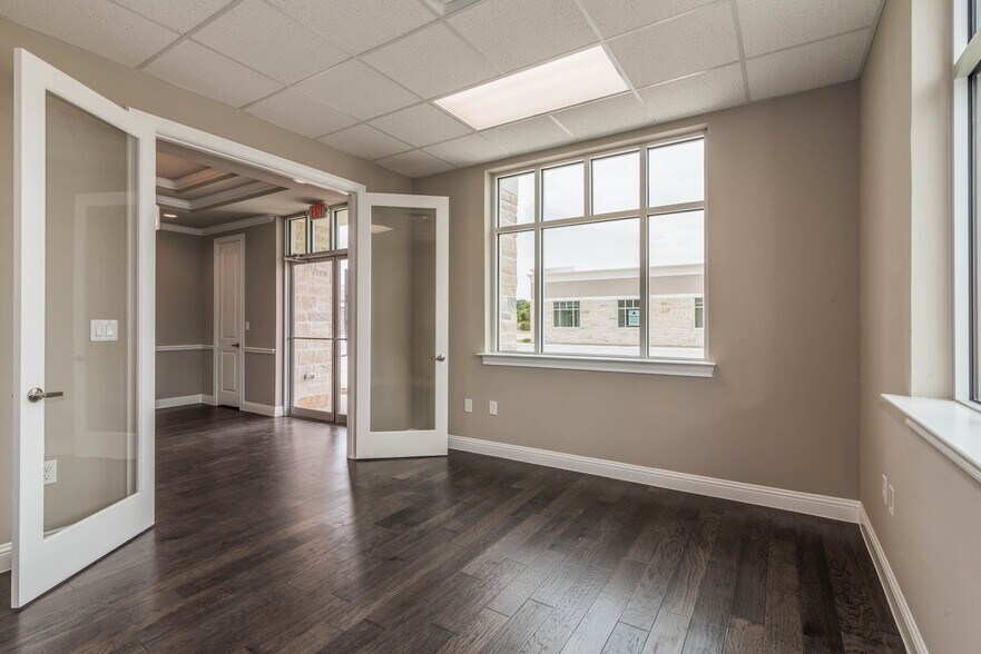 More Photos Of 333 E Bethany Dr, Allen Medical For Lease