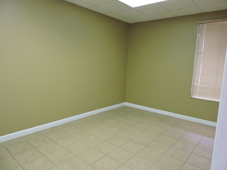 More Photos Of 1827 N Columbia St, Milledgeville Storefront For Lease