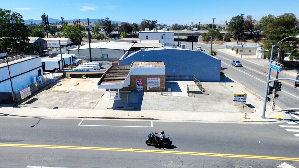 More Photos Of 125 E 6th St, Beaumont Auto Repair For Sale