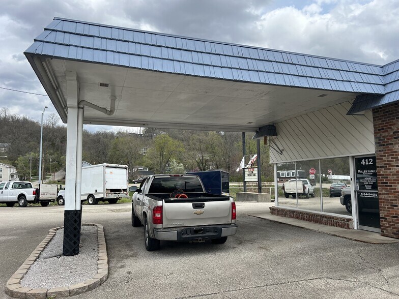 More Photos Of 410 Walnut St, New Richmond Office For Sale