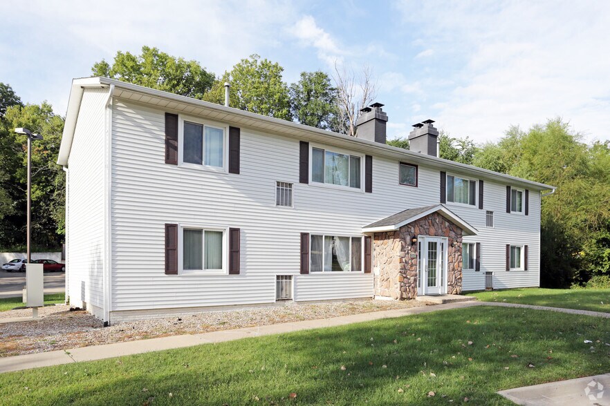 Primary Photo Of 3525 E Ave NW, Cedar Rapids Apartments For Sale