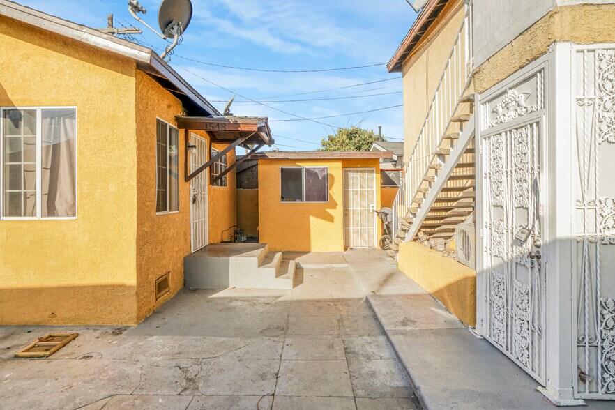 More Photos Of 1548 W 59th Pl, Los Angeles Apartments For Sale