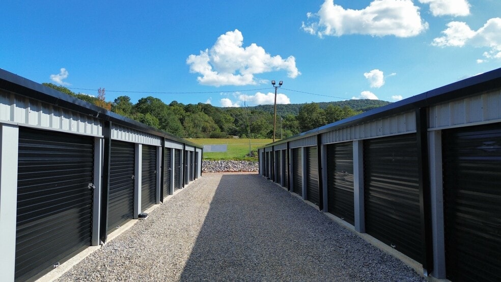 More Photos Of 21 Lloyd Dr, Anniston Self Storage For Sale