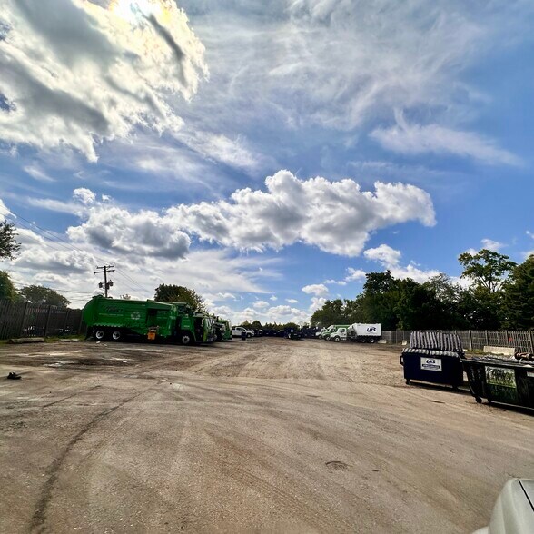 More Photos Of 1350 N Old Rand Rd, Wauconda Warehouse For Lease