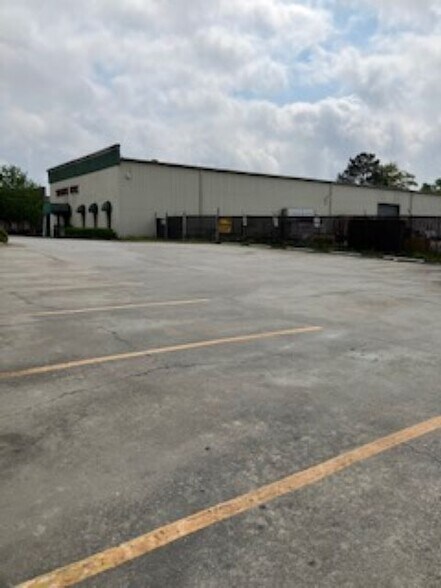 More Photos Of 6094 Coca Cola Blvd, Columbus Flex For Lease
