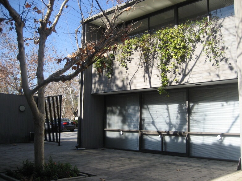 More Photos Of 930 Colorado Blvd, Los Angeles Office For Sale
