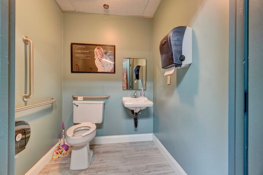 More Photos Of 3200-3282 Academy Ave, Portsmouth Unknown For Lease