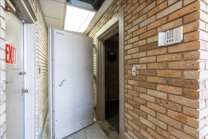 More Photos Of 6653 Church St, Riverdale Freestanding For Sale