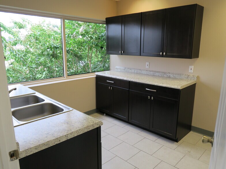 More Photos Of 5610-5613 Southwest Fwy, Houston Flex For Lease
