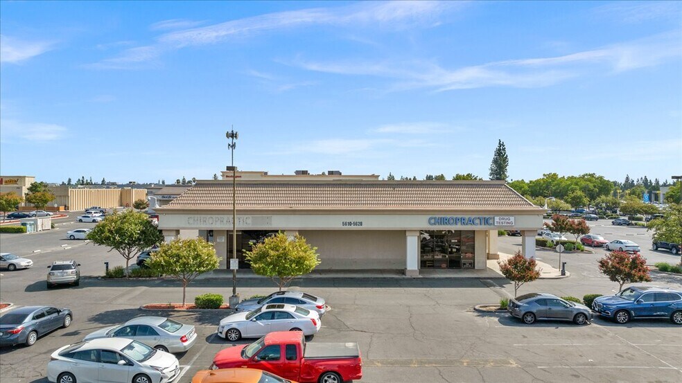 More Photos Of 5646 N Blackstone Ave, Fresno Unknown For Lease