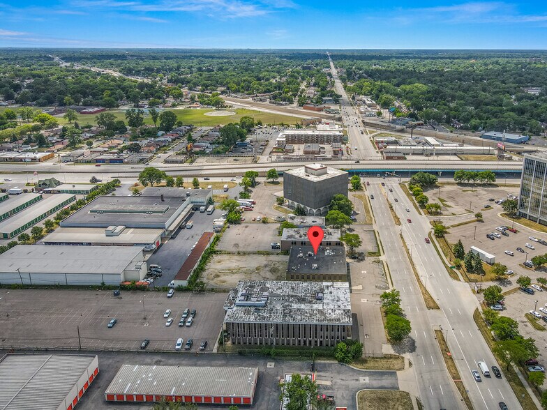 More Photos Of 20800 Greenfield Rd, Oak Park Medical For Sale