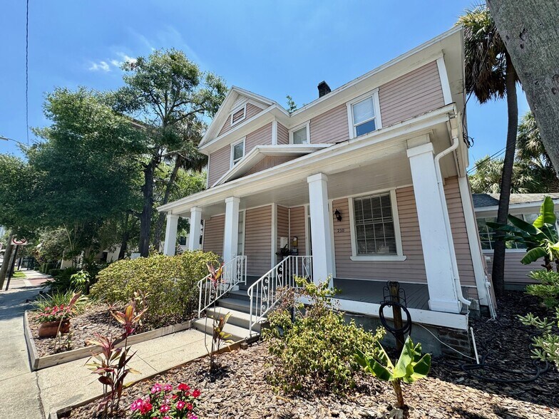 More Photos Of 210 Platt St W, Tampa Coworking Space
