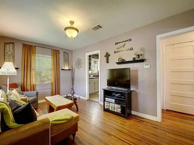 More Photos Of 1301 E Main St, Round Rock Specialty For Sale