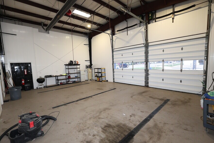 More Photos Of 23119 US Highway 33, Elkhart Storefront For Lease