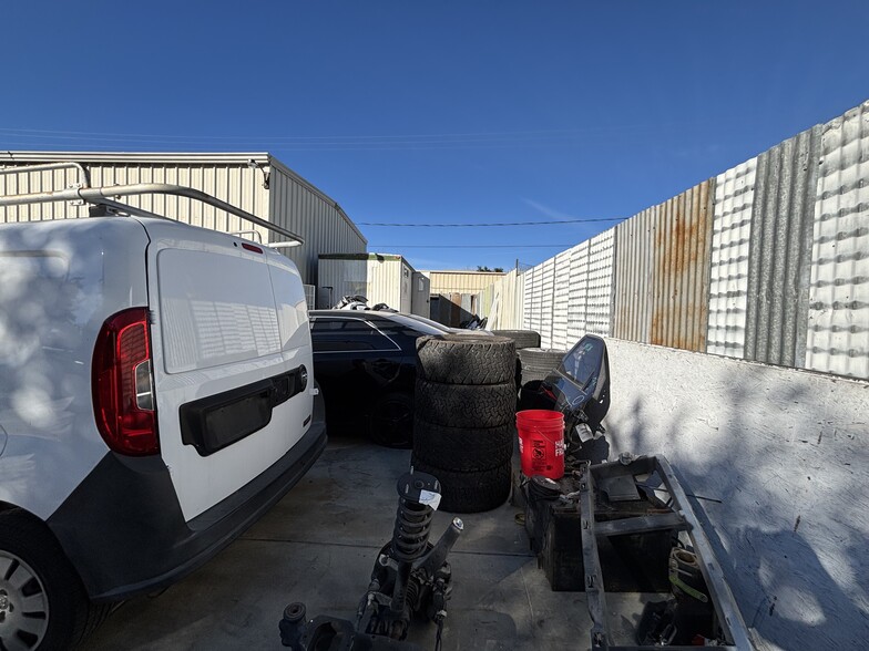 More Photos Of 561 N Palm Ave, Hemet Service For Sale