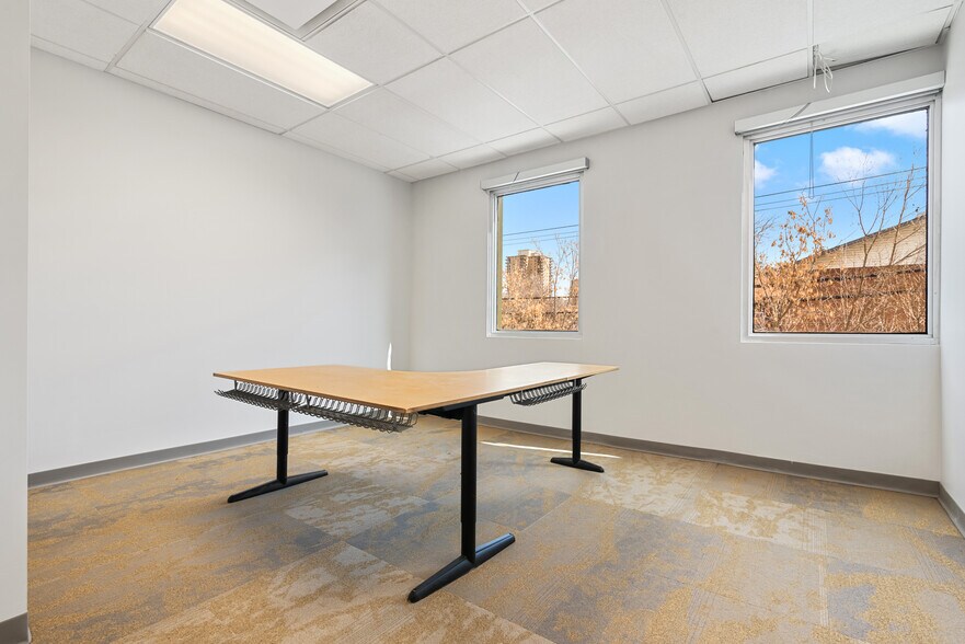More Photos Of 10235 124th St, Edmonton Medical For Lease