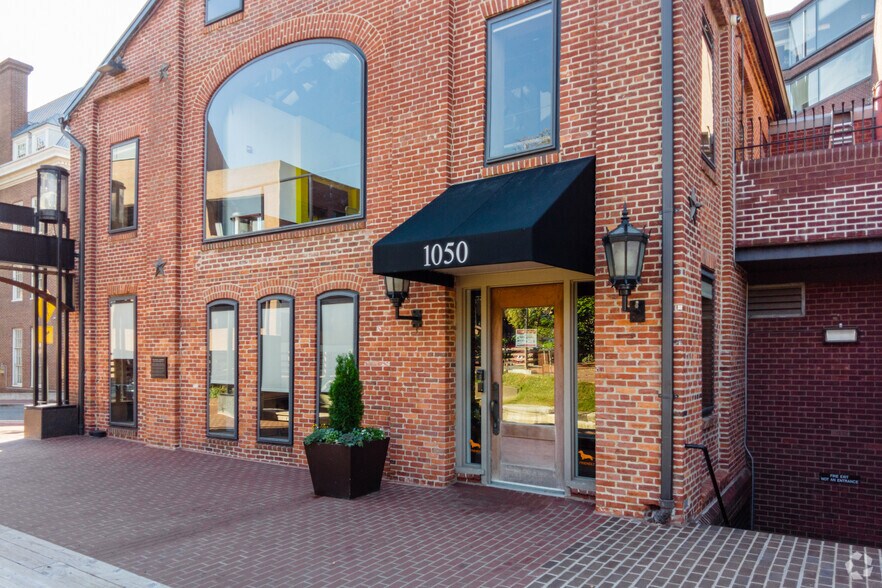 Primary Photo Of 1050 30th St NW, Washington Coworking Space