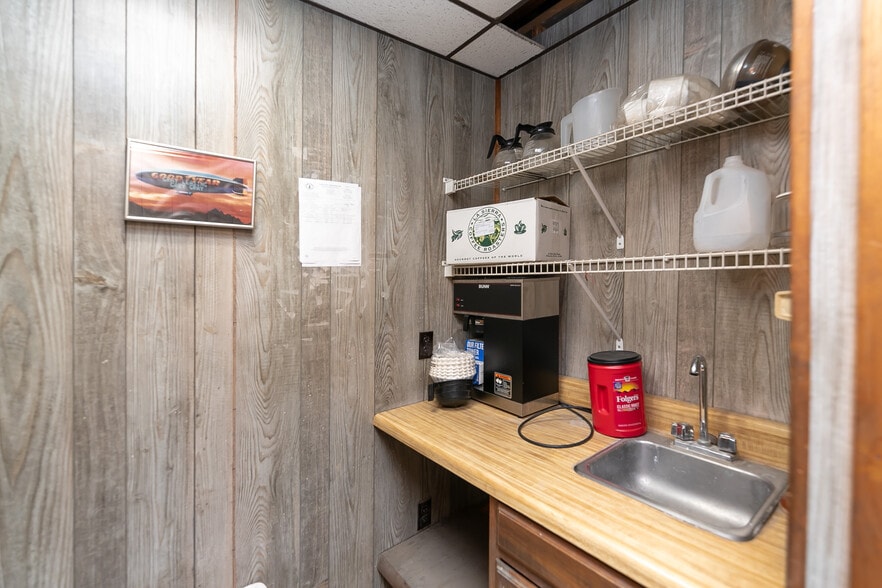 More Photos Of 56 US 46 Hwy, Columbia Distribution For Lease